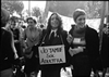 nov. 1976 M.Torres i M.Roig en la manifestació  en pro de l'abortament, foto Colita